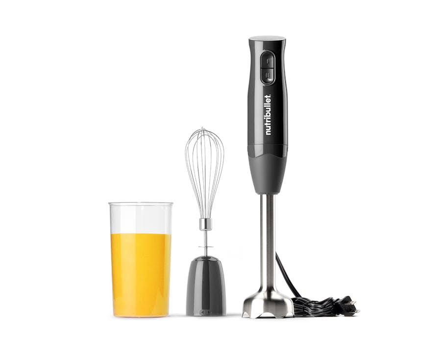 nb-lite-immersion-blender-NBI50200-PDP-1-Config-1500×1200 The nutribullet Lite immersion blender shown with a whisk attachment, blending arm, and mixing cup filled with orange juice.